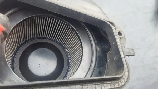 VW T4 Matosuodattimen Kotelo OEM 701819077B image 4