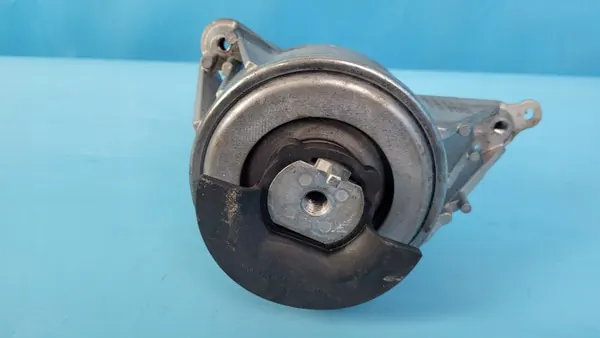Mercedes Moottorin Kiinnike OEM A2062400201 Vasen Sivu image 5