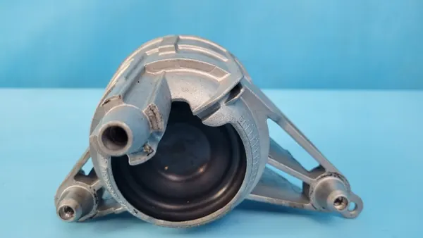 Mercedes Moottorin Kiinnike OEM A2062400201 Vasen Sivu image 8