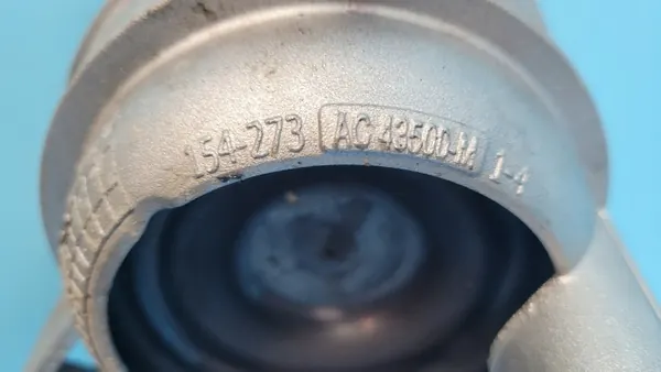 Mercedes Moottorin Kiinnike OEM A2062400201 Vasen Sivu image 9