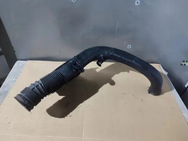 Gebrauchtes Volvo Turbolader-Ansaugrohr OEM BP8DB - 48 chars image 2