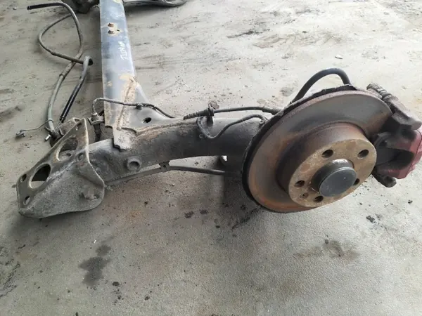 Viga de eje trasero con discos ABS OEM para VW New Beetle image 4