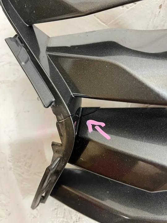 LEXUS IS200 Front Grill 53112-53300 image 2