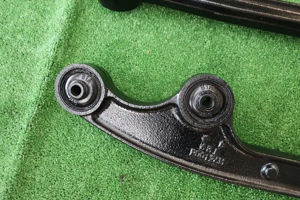 Braccio di controllo anteriore Suzuki Jimny OE 27103-84A00 image 2