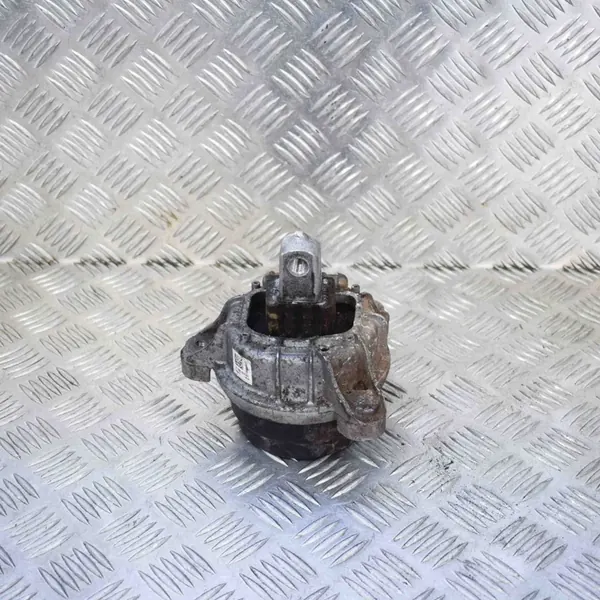 Soporte de motor izquierdo BMW 5 (F10) 2.0L Diesel 2016 OEM 6785601 image 2