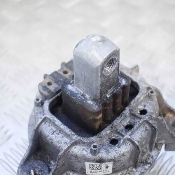 Soporte de motor izquierdo BMW 5 (F10) 2.0L Diesel 2016 OEM 6785601 image 5