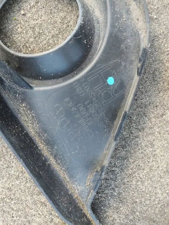 Mazda OE BJS8-50C11 Grille de pare-chocs avant image 3