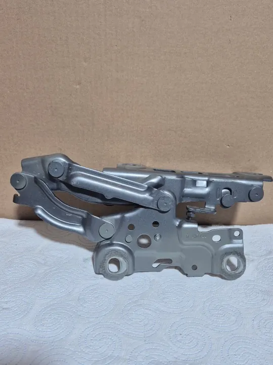 Charnière de Capot Droit BMW OEM 7450590 - Utilisée image 3