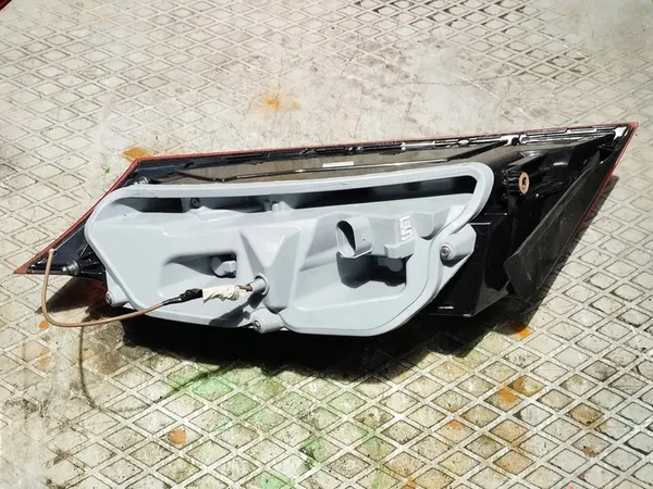 AUDI TT 8J Luz Trasera Izquierda 8J0945095C image 3