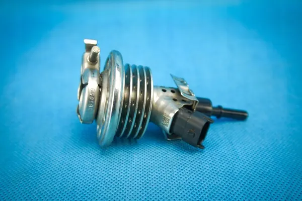 Injecteur AdBlue Audi A6 A7 A8 Q5 4H0131113A image 2