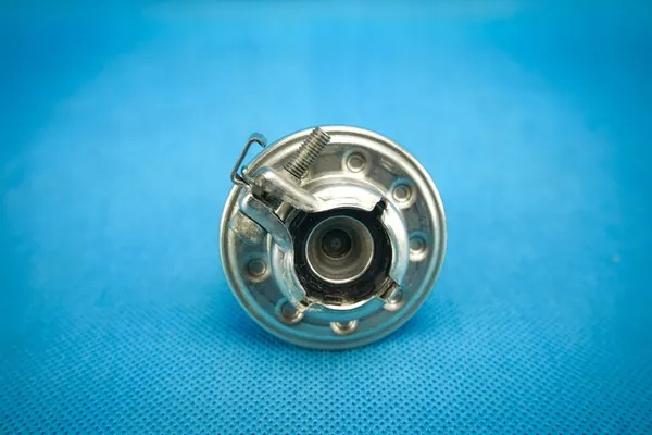 Injecteur AdBlue Audi A6 A7 A8 Q5 4H0131113A image 4