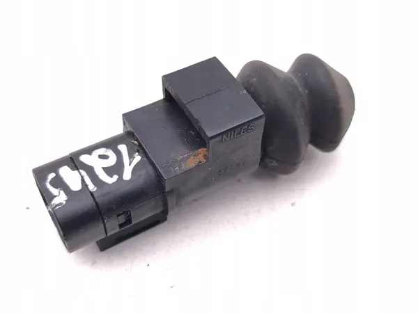 Interruptor do capô Nissan 350Z 2004 OEM AMD225801 image 3