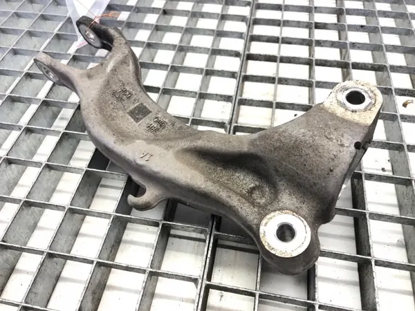 Alapuskuri Oikea Audi A4 B9 2.0TFSI 8W0413038 image 2