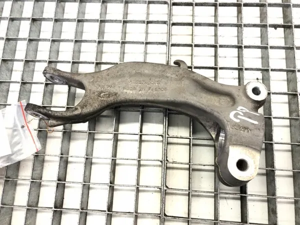 Alapuskuri Oikea Audi A4 B9 2.0TFSI 8W0413038 image 3