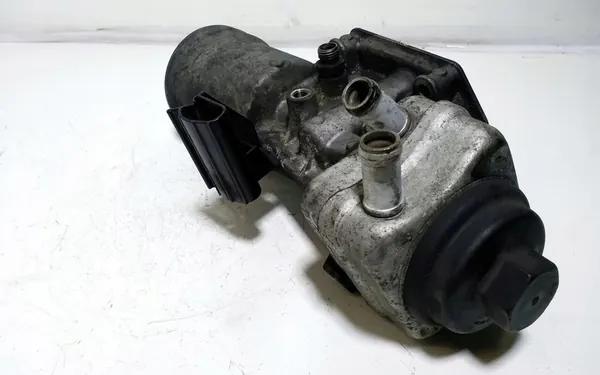 Oljefilterfäste AUDI A3 (8P1) 1.9L diesel 2007 image 3