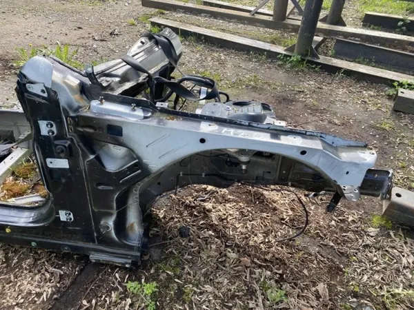 Aile avant droite OEM 253228 Maserati Levante image 2