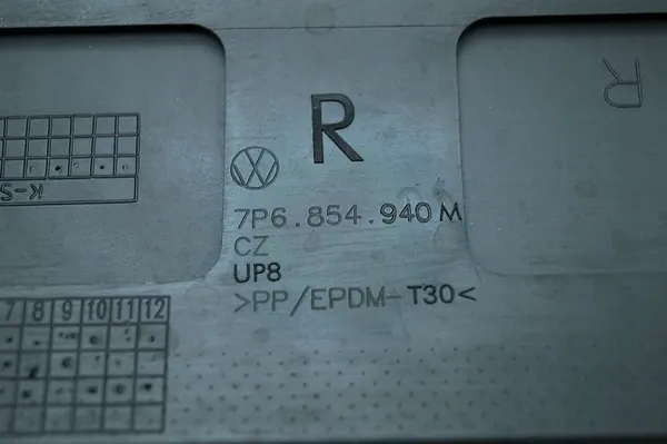 Right Front Door Trim VW Touareg II image 6