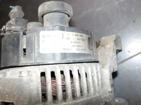 BMW E46 Alternator 1435938 Valeo image 3