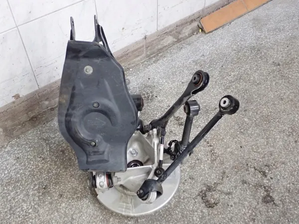 Takapyöränkannatin Vasen OEM 1188412-00-F Tesla Y image 4