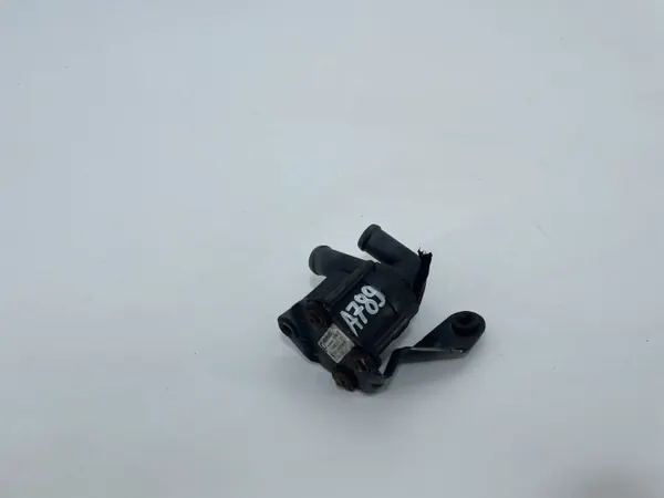 Bomba de água auxiliar BMW OEM 9119164 - Usada image 2