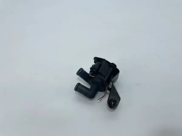 Bomba de água auxiliar BMW OEM 9119164 - Usada image 6