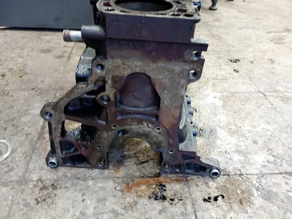 Motorblock OEM 03G021AC för VW Caddy III 1.9 TDI image 7