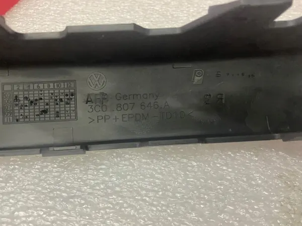 VW Passat B6 Frontstoßstangenleiste OEM 3C08076469B image 3