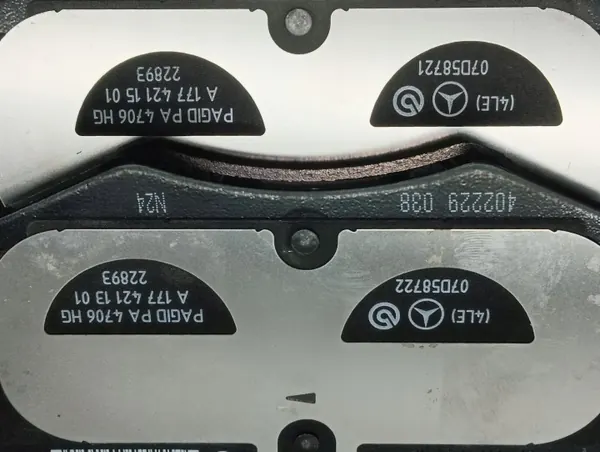 Pastilhas Travão Dianteiras Mercedes A1774211301 - OEM Usadas image 3