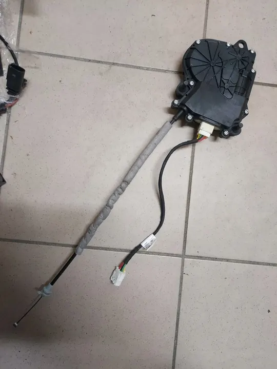 NTY 51247303443 Bagagelåsningsaktuator image 2