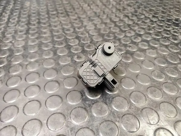 Motor da tampa de combustível VW TOUAREG 7P0810773 4.2L Diesel 2011 image 2