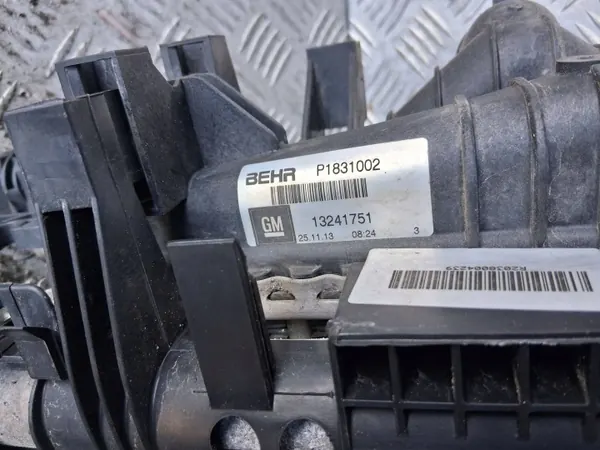 Opel Insignia A Intercooler OEM P1831002 - Gebraucht image 4