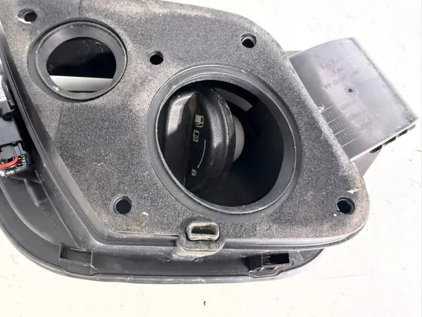 Kia Sportage V polttoainelippa OEM 81595-R2000 image 9