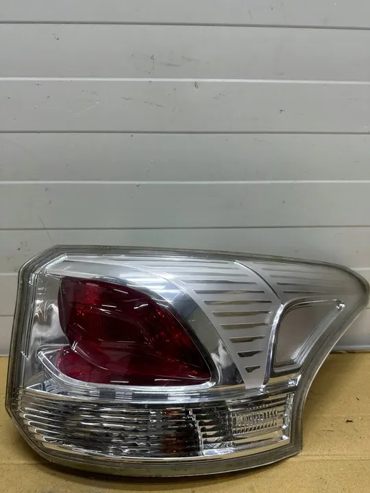 Luz trasera Mitsubishi Outlander III 8330A788 image 2