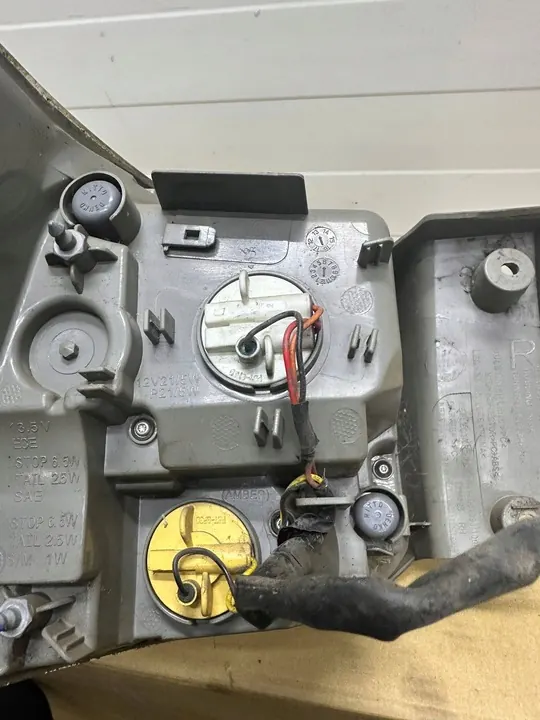 Luz trasera Mitsubishi Outlander III 8330A788 image 5