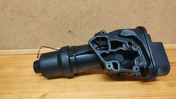 Oljefilterhus Audi A4 B7 A6 C6 Golf 2.0 TFSI 06F115397F image 2