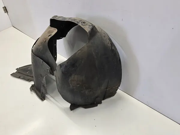 AUDI A3 8P Front Right Wheel Arch 8P0821172C image 4