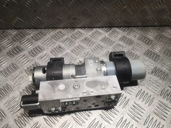 Mercedes SLK R172 dakpomp OEM 1728000030 image 3