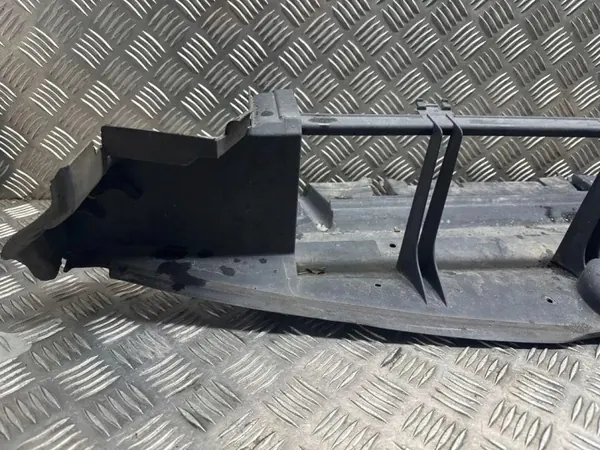 Guide d'air intercooler Mercedes-Benz OEM A2075052830 image 5