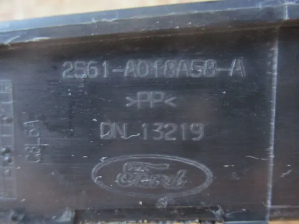 Grille de pare-chocs avant Ford Fiesta MKVI 02-05 image 5