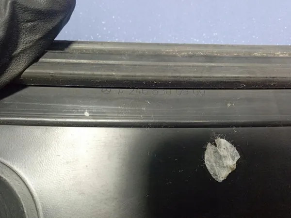 Mercedes Yläikkunatiiviste OEM A2468300700 - Käytetty image 10