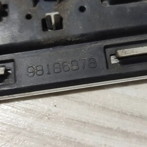 Räckskydd bak höger Peugeot Rifter OEM 98186878 image 6