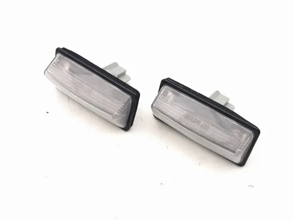 Feu de plaque Nissan Leaf II OEM AMD212213 image 2