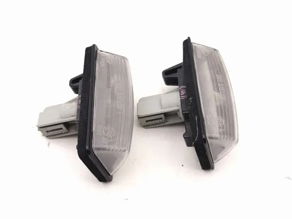 Feu de plaque Nissan Leaf II OEM AMD212213 image 3