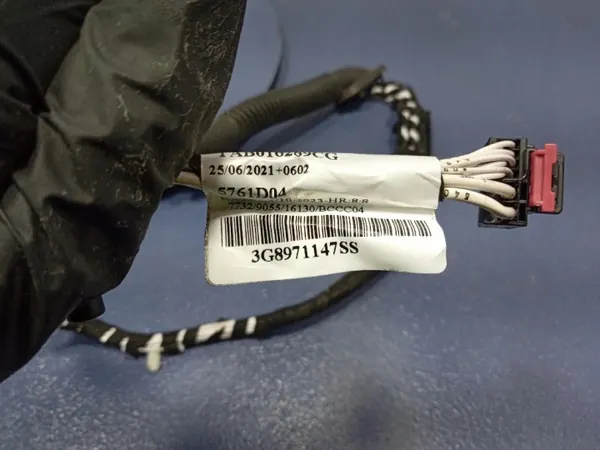 VW Arteon baklucka installation OEM 3G8971147SS image 5