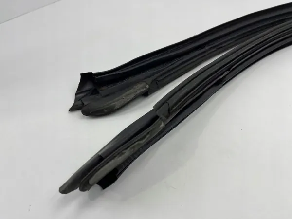 Junta do para-brisa dianteiro OEM 7023969 para BMW Z4 E85 image 2