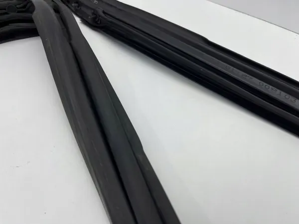Junta do para-brisa dianteiro OEM 7023969 para BMW Z4 E85 image 3