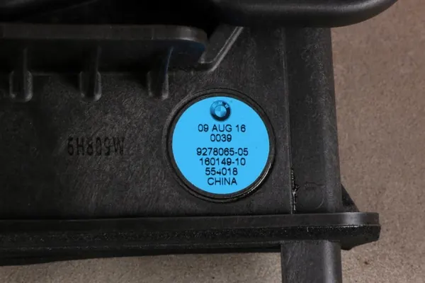 BMW OEM 9278065 Linker Subwoofer-luidspreker F40/F44 image 5