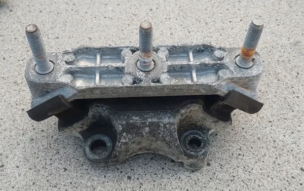 JEEP GRAND CHEROKEE WL 21 22 Transmission Mount image 1