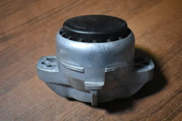Support Moteur Porsche OEM Avant pour Panamera 971 V6 image 3