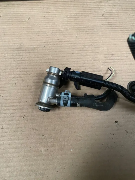 INJECTEUR ADBLUE VOLVO XC60 II 31452332 image 1